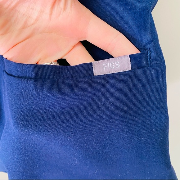 Figs V-Neck Double Pocket Scrub Top Blue Sz Small - Picture 5 of 9